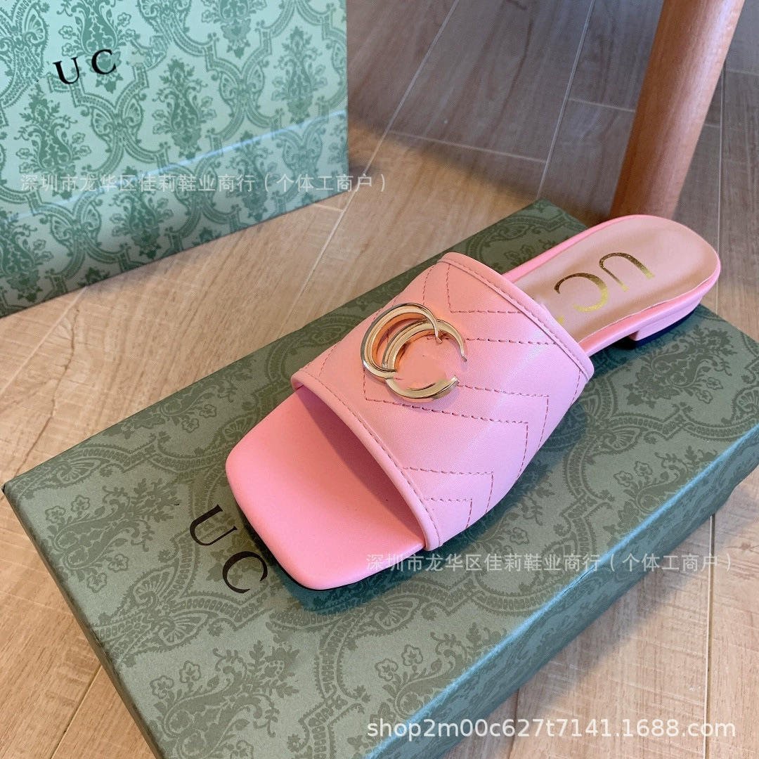 G домашние тапочки с квадратной головкой женский 2024 новый металлическая пряжка конфеты цвета пляжные тапочки большой код кроссовки спот