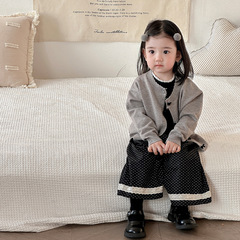 女の子スーツ春セーターカーディガン2025新しいスタイルベビートップス幼児ワイドレッグパンツ外出服