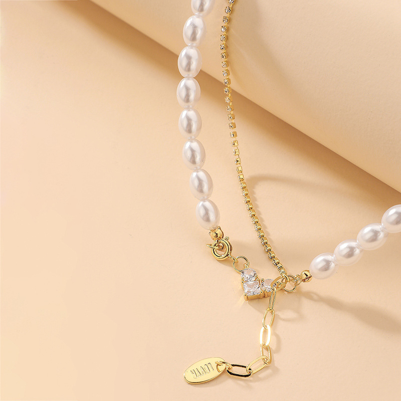 Retro Rhinestone Love Pearl Pendant Necklace display picture 5