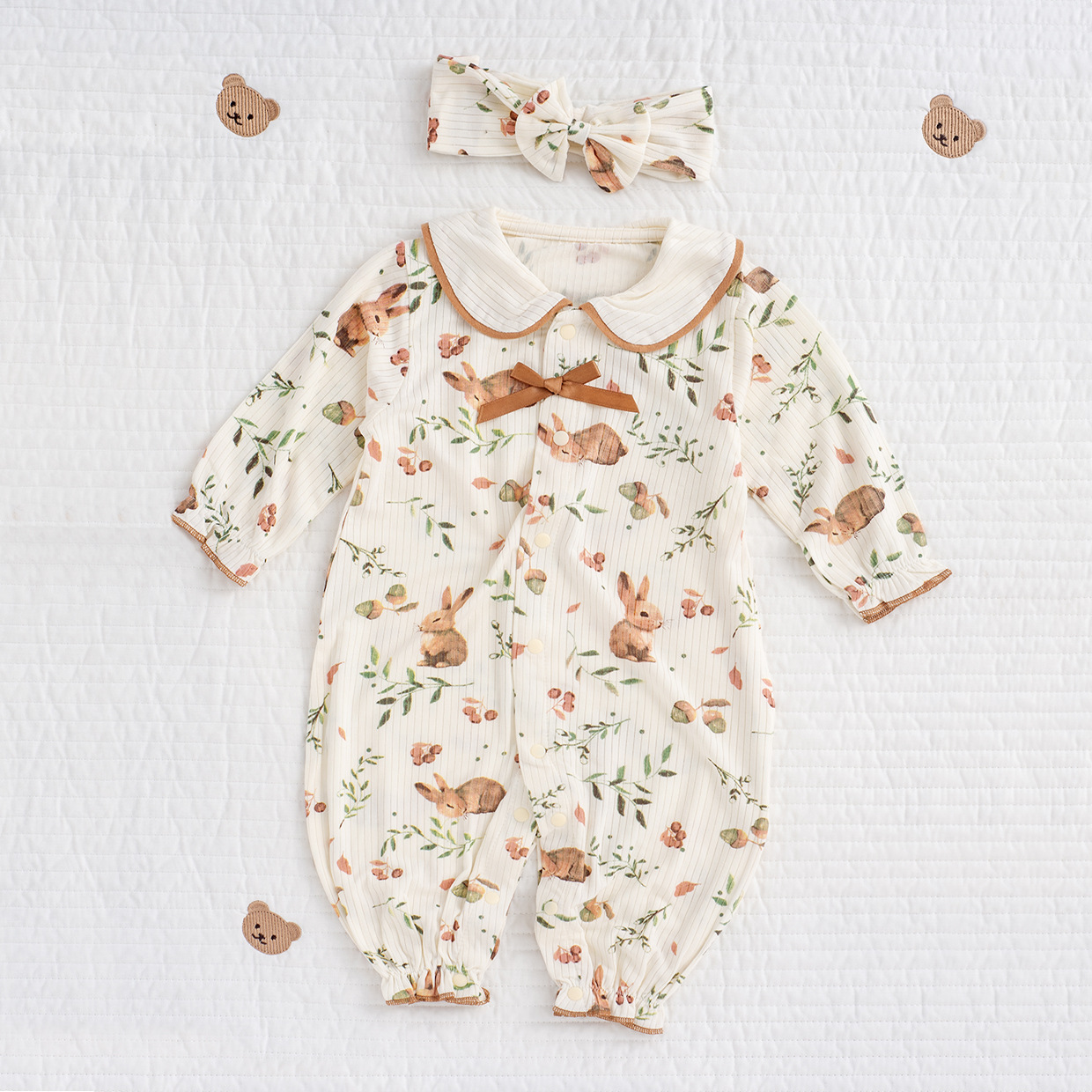 Primavera y otoño nuevo estilo pequeña princesa pintura al óleo viento pequeño conejo mampara recién nacido bebé algodón muñeca cuello de muñeca traje de sombrero de encaje