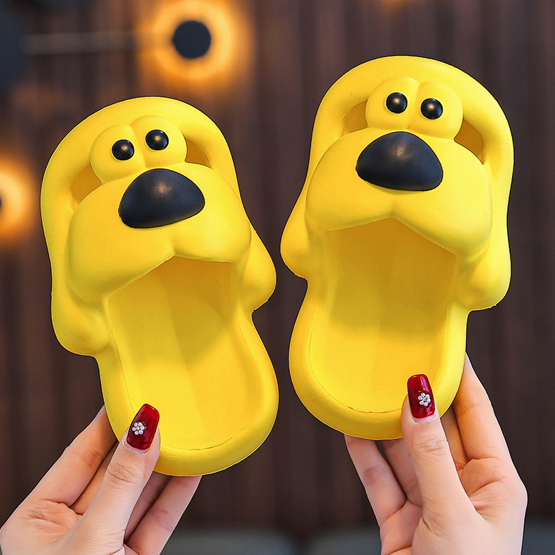 Zapatillas para niños verano 2025 nuevo antideslizante interior para niños y niñas lindos niños pequeños y medianos bebés en casa zapatillas para niños