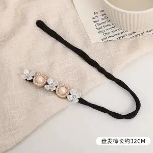 Elegant hairgrip, flowered, 2021 collection, adds volume