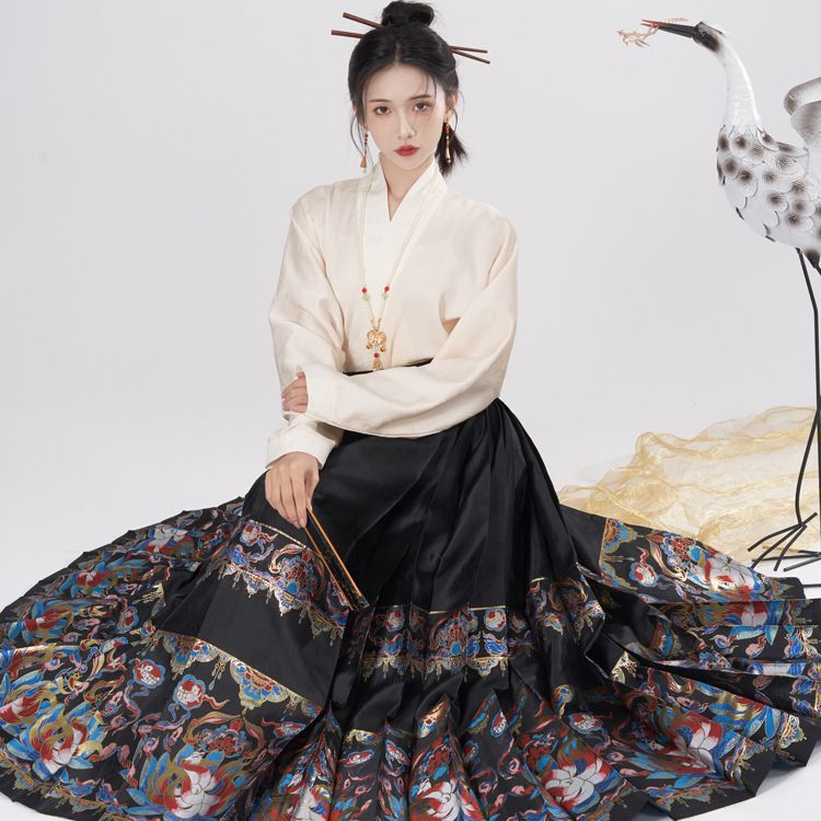 成人大码汉服女马面裙妆花织金日常通勤新中式显瘦秋冬订婚服敬酒