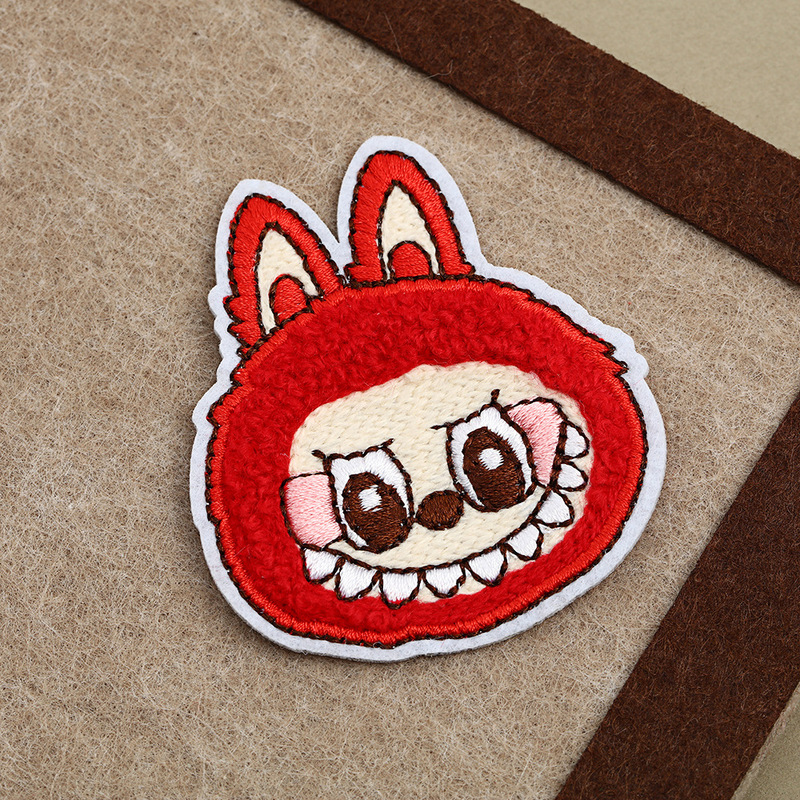 かわいいラブブー大頭布ステッカーインターネット有名人の漫画タオル刺繍自己粘着衣類穴装飾パッチステッカー|undefined
