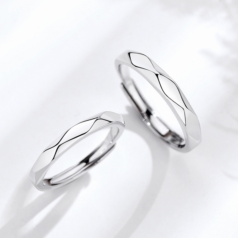 Black and White Diamond-Shaped Matching Rings, Plain Silver, a Pair of Black and White Glossy Rings for Long-Distance Relationships, Student Couple Rings, Jewelry Wholesale Black and White Diamond-Shaped Matching Rings, Plain Silver, a Pair of Black and White Glossy Rings for Long-Distance Relationships, Student Couple Rings, Jewelry Wholesale