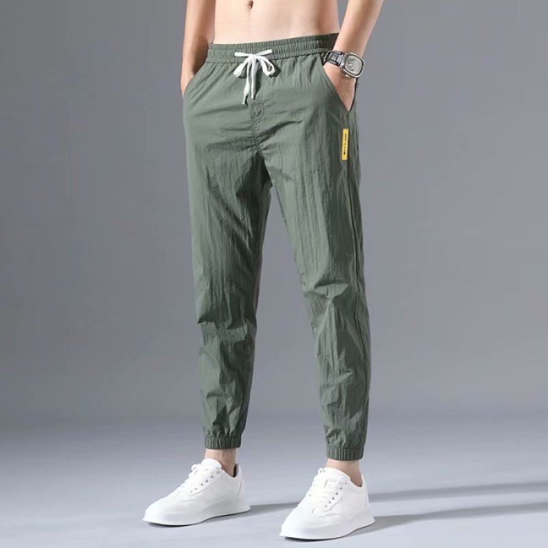 여름 한국 스타일 스포츠 캐주얼 바지 남자의 얇은 아이스 실크 에어컨 바지 유행 느슨한 플러스 사이즈 스포츠 바지 스웨트 팬츠