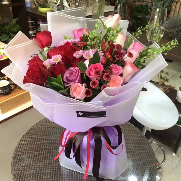 Nuevo producto Paquete degradado Papel de flores Papel de Milán de doble línea Papel de lijado mate de viento ins Floristería al por mayor Papel de embalaje de flores