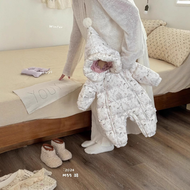 婴儿羽绒服连体衣公主女宝宝冬装白鸭绒哈衣外出保暖抱衣可爱小鹿