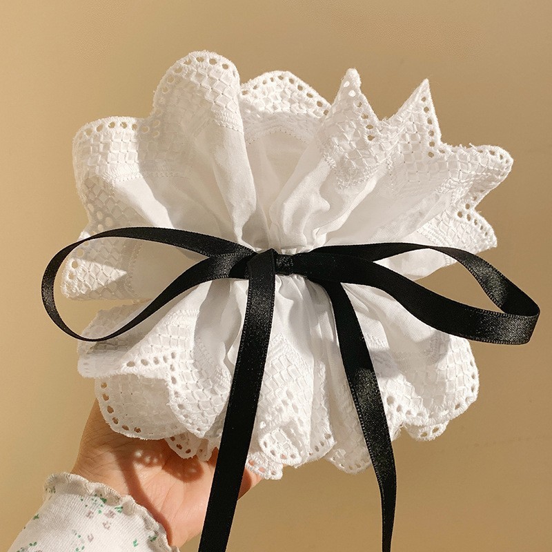 White crab pin, floral print