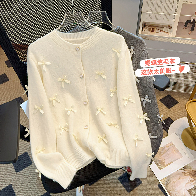 Design demi-season sweater with bow
