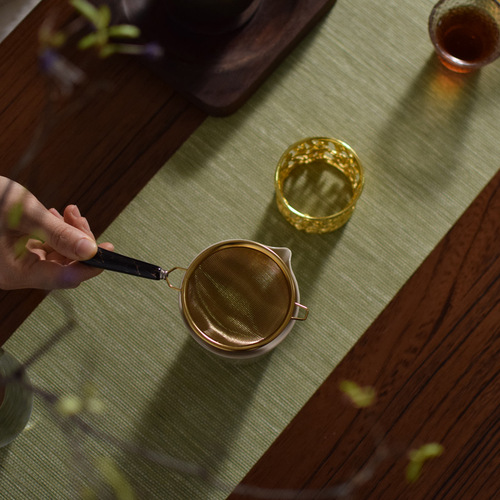 Manufacturer wholesale 304 stainless steel tea leak tea strainer ceramic handle tea filter tea infuser tea set accessories