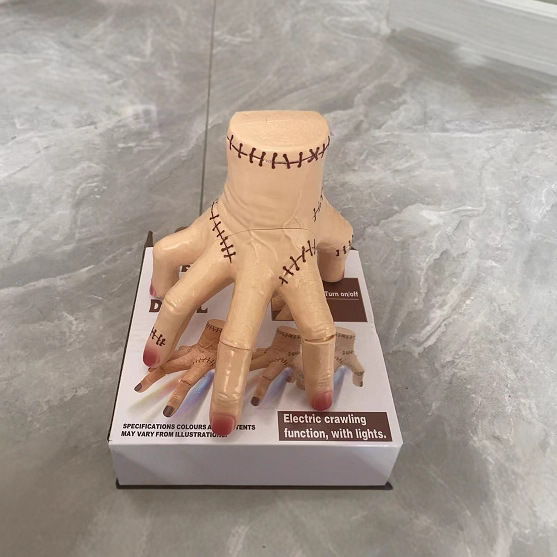 Transfronterizo Halloween Adams se arrastró manos rotas juguetes extraños iluminación música simulación de manos juguetes de hechicería