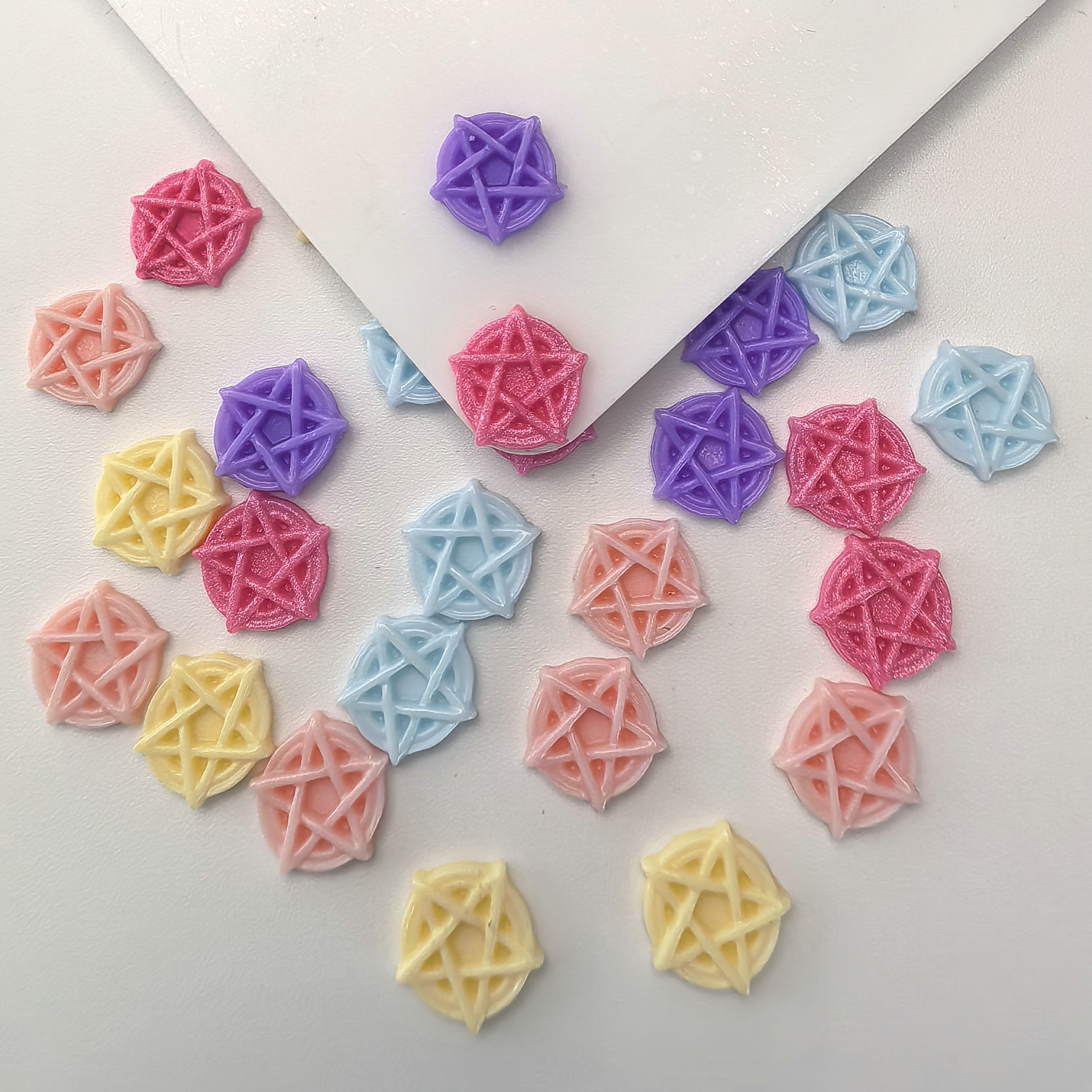 饰品配件用途：美甲，DIY手机壳，diy儿童发饰头饰，冰箱贴