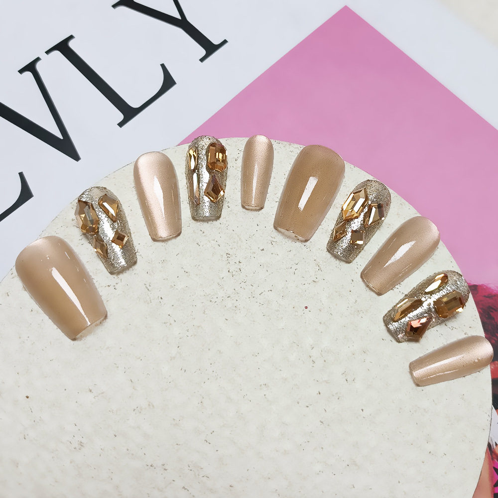 Champán de uñas de uñas de diamantes completos, pegatinas de uñas de ojo de gato de color marrón con leche simple, 10 piezas de uñas de vestir hechas a mano