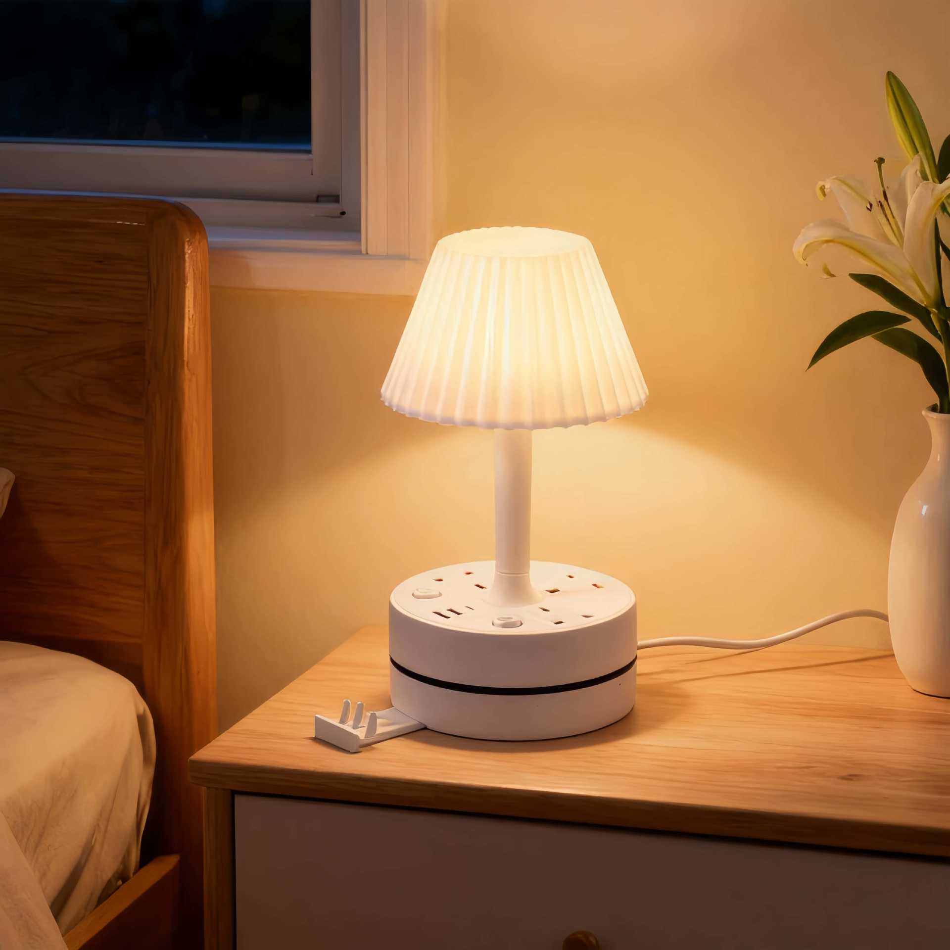 跨境英规收纳台灯插座  无极调光 多规适配 外贸热销 带儿童安全