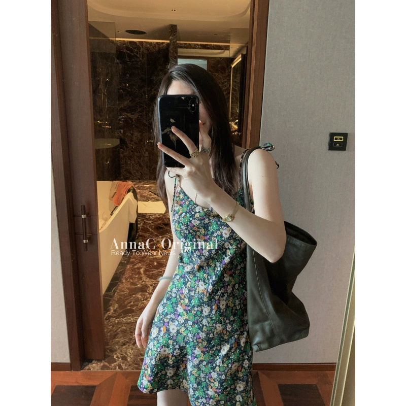 2025 новое летнее платье в корейском стиле ретро с подтяжками, цветочное платье для женщин, дизайнерская ниша, V-образный вырез, элегантная юбка-трапеция