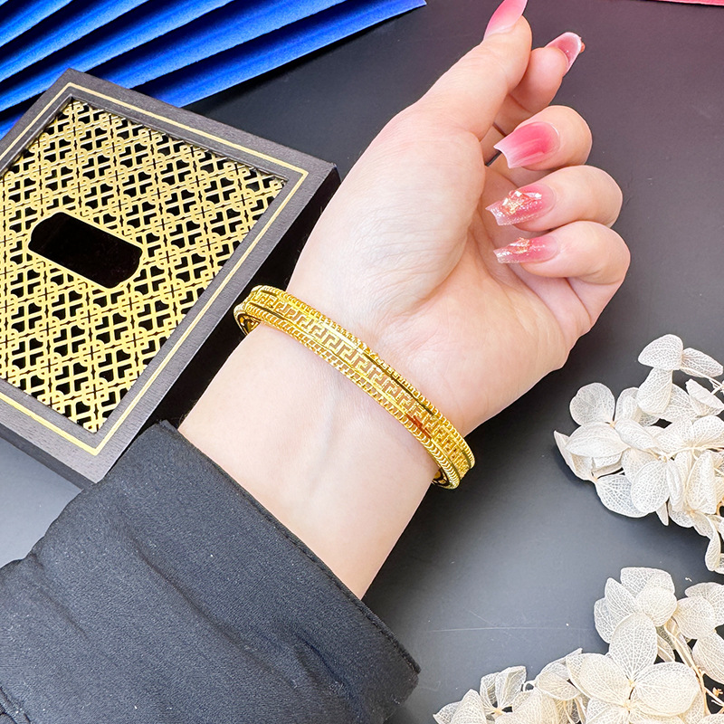 Arena antigua oro hueco nuevo patrón hebilla pulsera hombres y mujeres alta retención de color Vietnam chapado en oro de aleación de cobre Yiwu joyería al por mayor