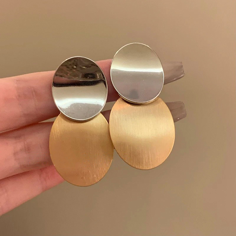 타원형 골드 귀걸이