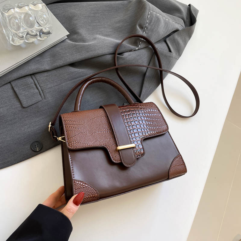 Bolsos de mujer todo fósforo nuevo bolso de moda nuevo bolso de mensajero de un solo hombro de moda nuevo bolso cuadrado de primavera 2025
