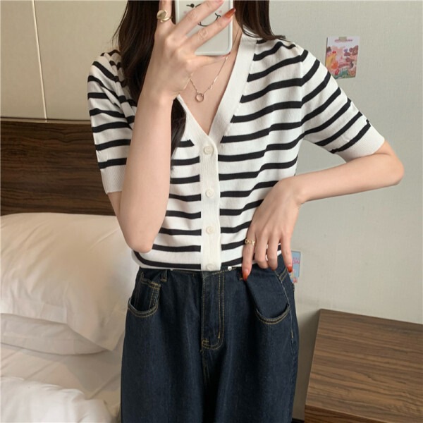 Short-Sleeved Knitwear for Women Summer 2025 New Style Versatile Slimming Look Vv-Neck Stripesd Cardigan Short Top Trendy New