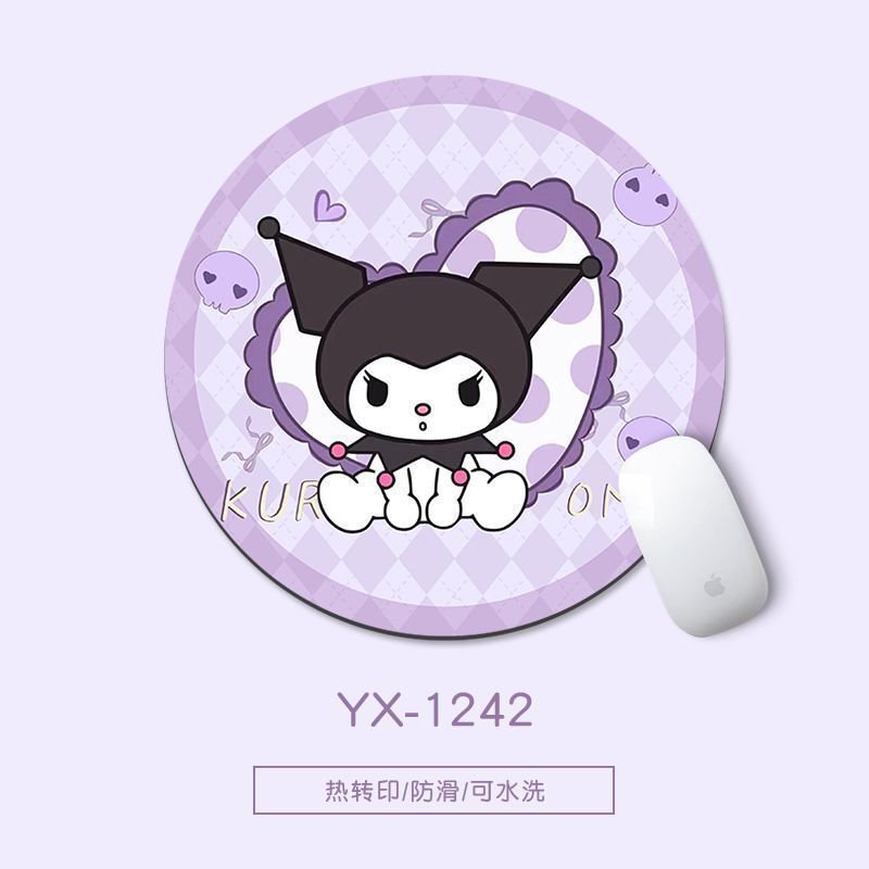 新しいかわいいアニメの丸いマウスパッドの机の上に小さいサイズの学生の男子学生の机の上に学生の机のマットを敷きます。|undefined