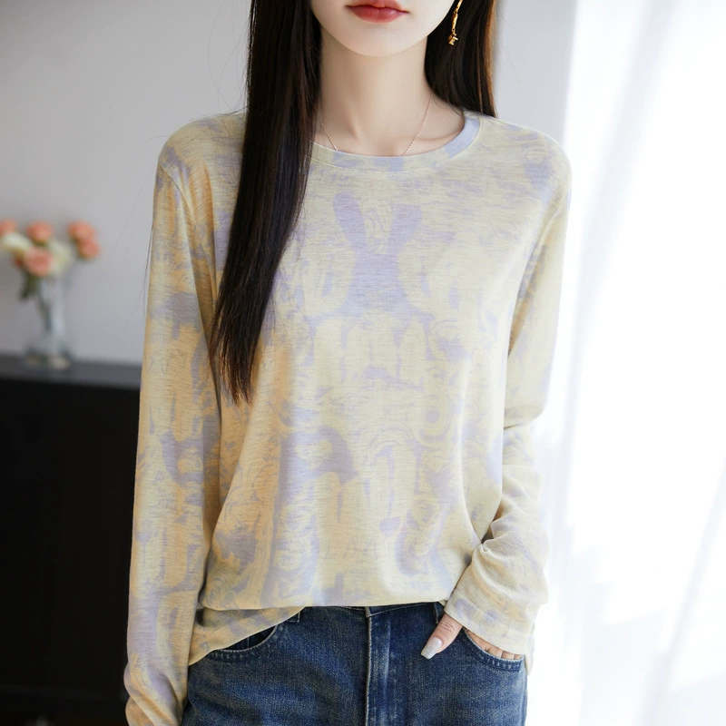 Свитер из тонкого шерстяного хлопка с принтом с круглым вырезом