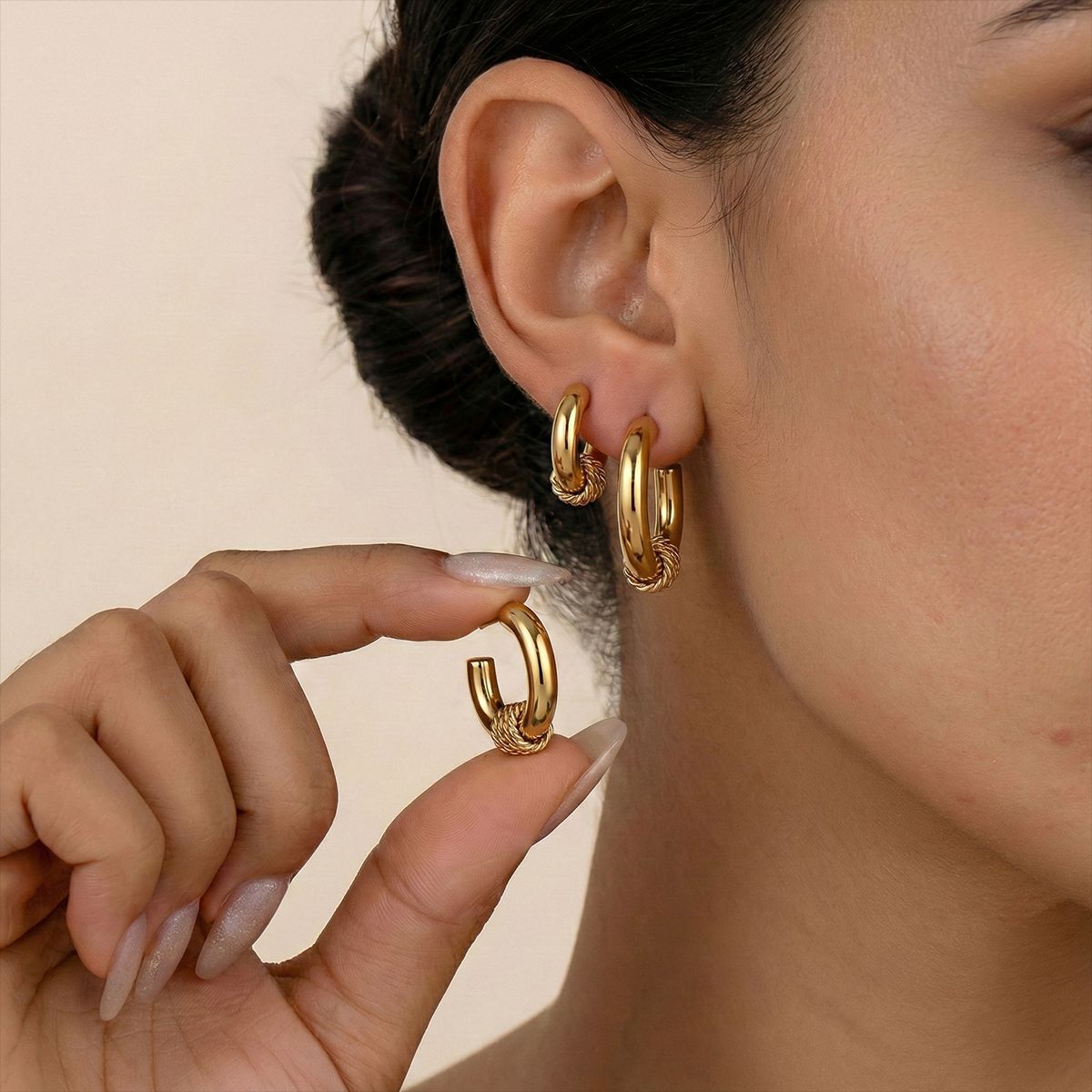 Alta Europa y los Estados Unidos transfronterizos acero inoxidable chapado 18K oro real aretes geométricos ligeros de lujo de alto nivel nicho auriculares al por mayor