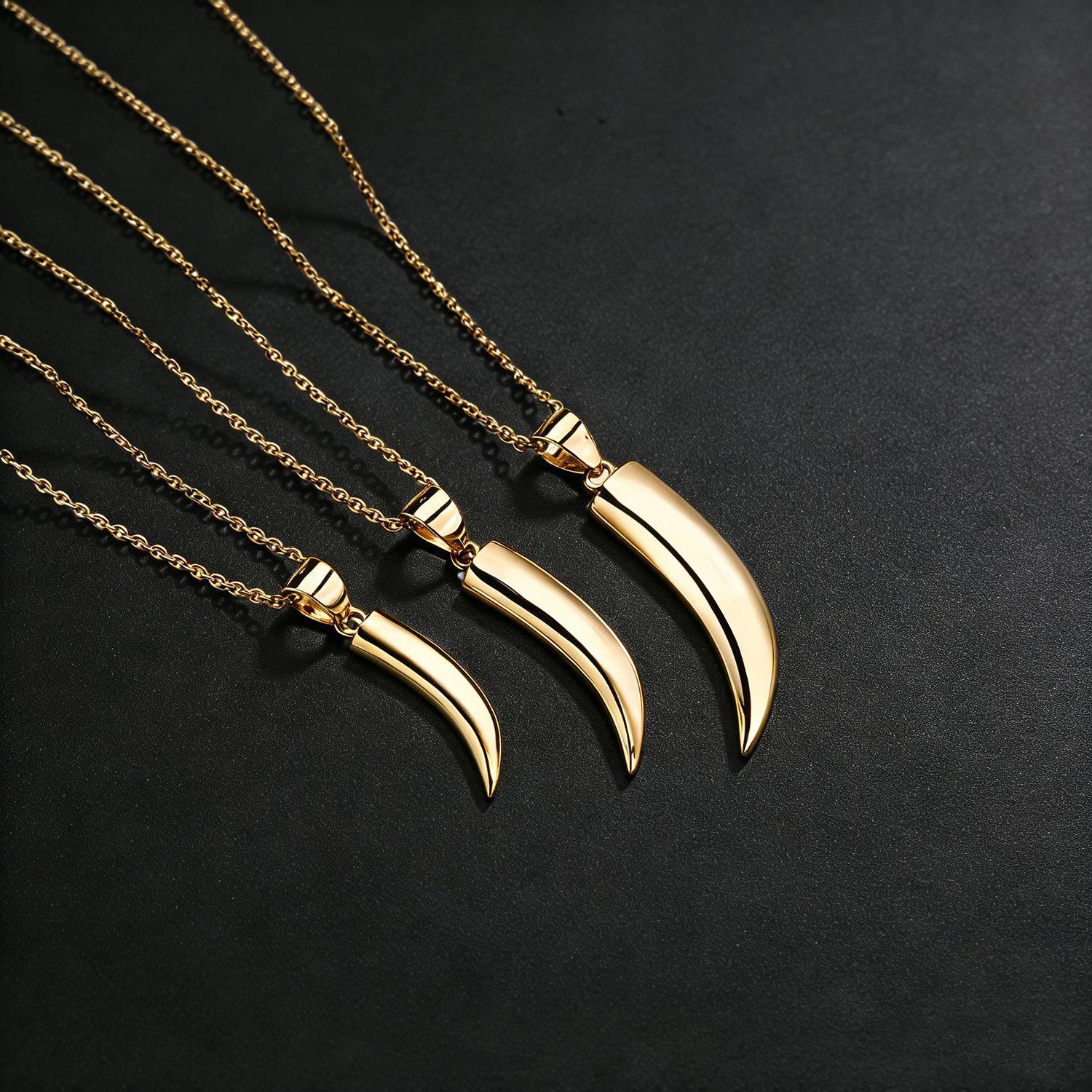 925 plata esterlina colgante en forma de luna mujer Europa y América cruzada retro simple de alto nivel sensación colgante crescente cadena clavícula