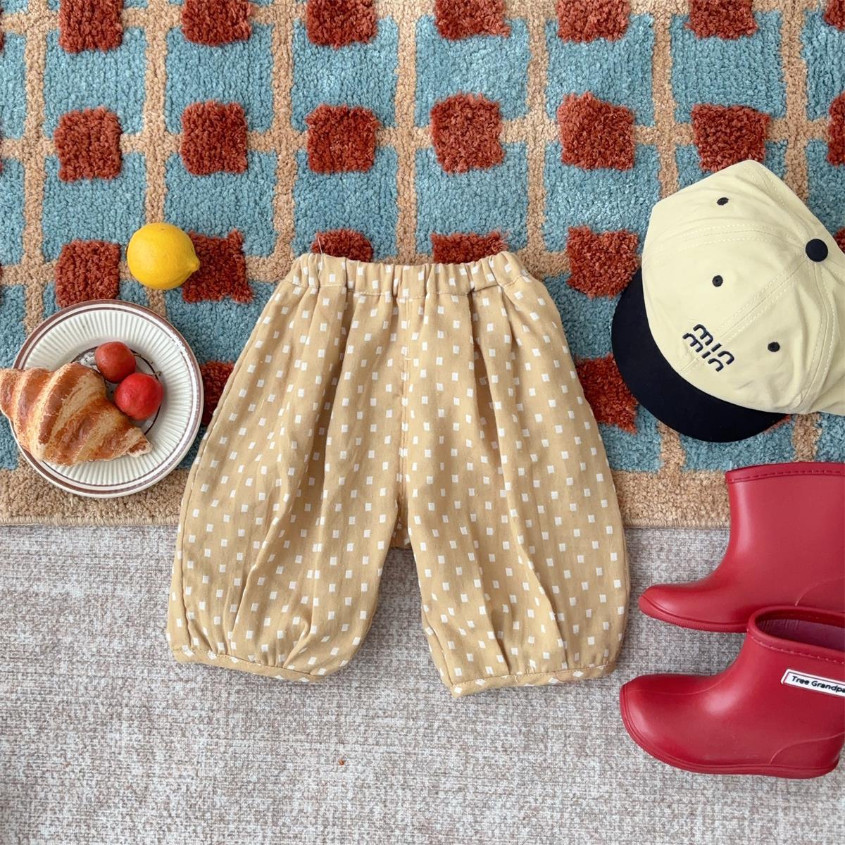 Traje pequeño de estilo coreano para bebés y niños pequeños 2025 verano nuevo traje de tres piezas para recién nacidos de 1 a 3 años