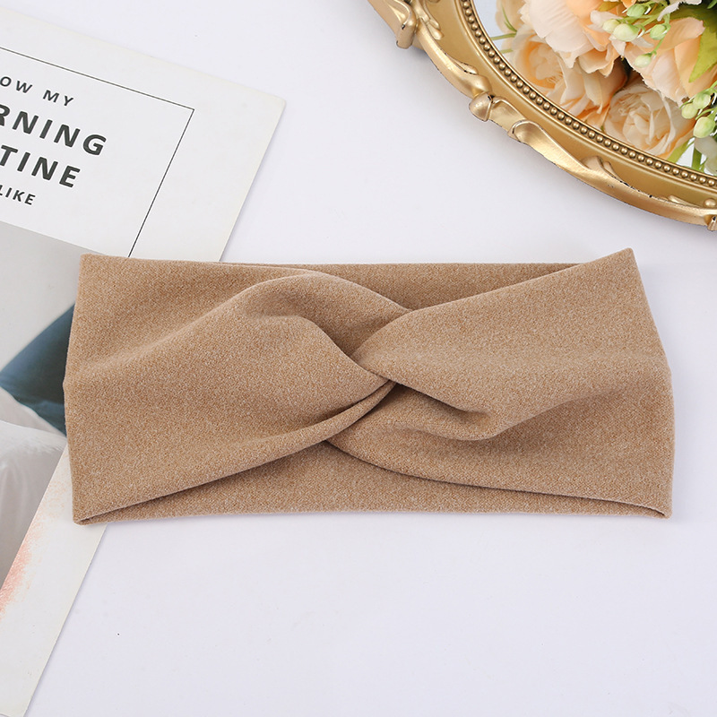 Otoño y invierno temperamento coreano banda de cabello cruzada banda de cabello de borde ancho para mujeres simple lavar la cara gorra de cabello diaria para el cabello