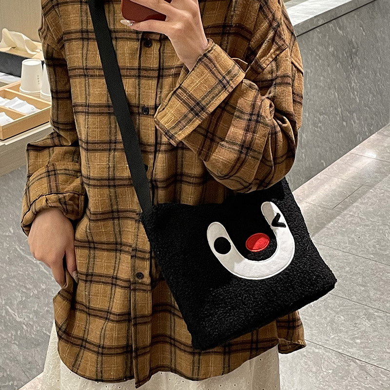 Autumn and Winter Cute Penguin Shoulder Bag 2026 New Plush Crossbody Bag Commuter Large Capacity Niche Handbag