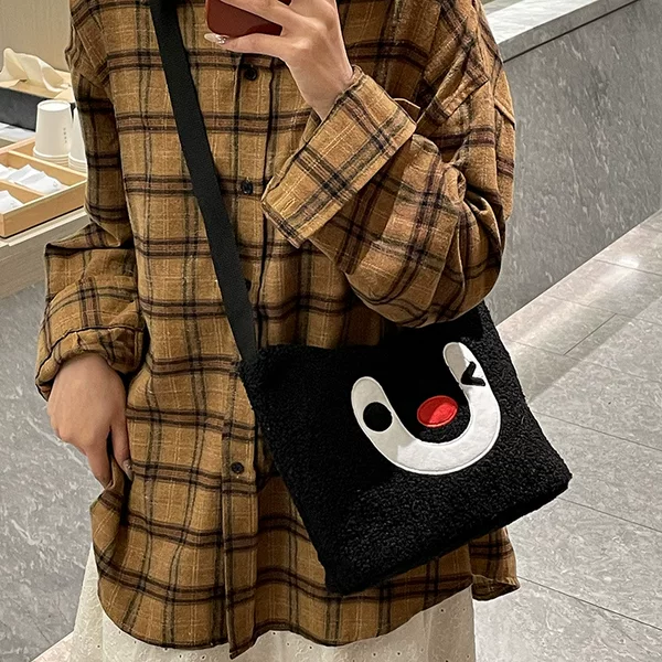 Autumn and Winter Cute Penguin Shoulder Bag 2026 New Plush Crossbody Bag Commuter Large Capacity Niche Handbag