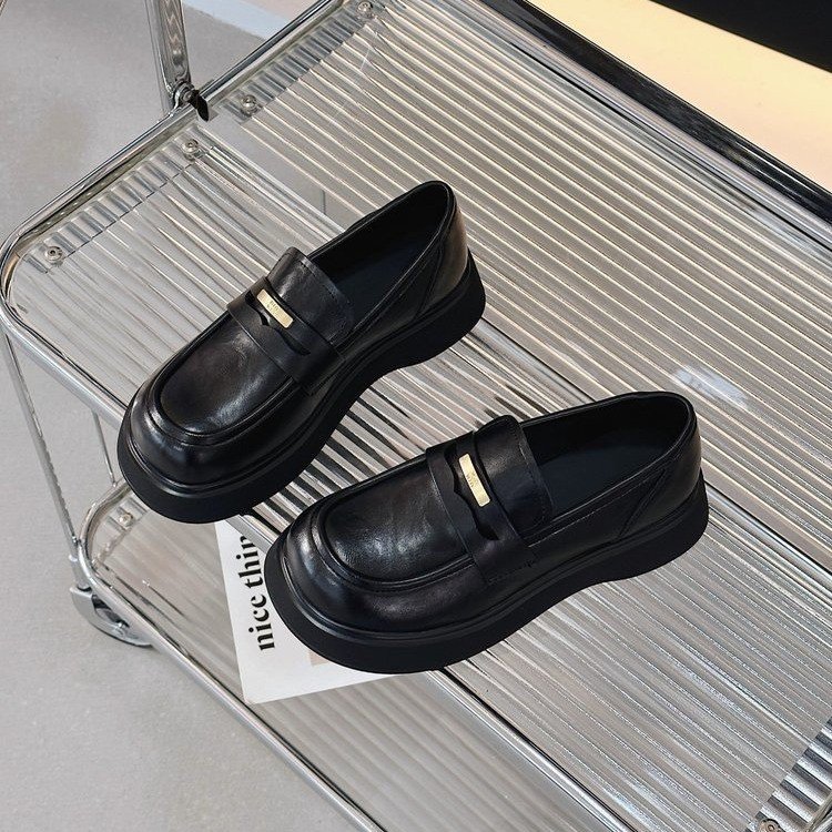Zapatos de cuero suave, zapatos de mujer de soleas gruesas, 2025 otoño nuevos zapatos de un solo pie, zapatos de cuero ligeros con falda