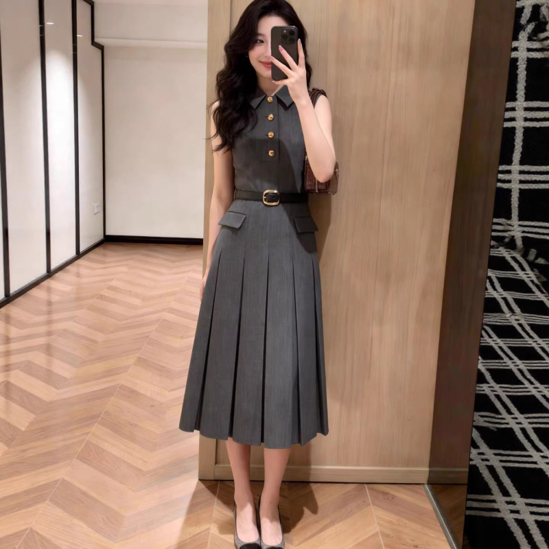 Sp Zhao Liying's Same Style 2026 Spring/Summer New French-Style Sleeveless Polo Collar Dress with Waist-Cinching Pleats and Mid-Length Skirt Sp Zhao Liying's Same Style 2026 Spring/Summer New French-Style Sleeveless Polo Collar Dress with Waist-Cinching Pleats and Mid-Length Skirt
