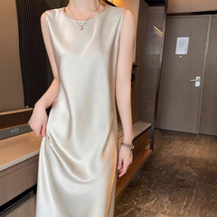 女性用のハイエンドラウンドネックシルクサスペンダードレス、シルクノースリーブの気質を備えた春夏のアセテートサテンミドル丈スカート