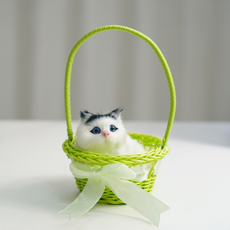 높은 손잡이 바구니 (녹색) + 검은 귀 쪼그리고 앉은 고양이가 짖습니다