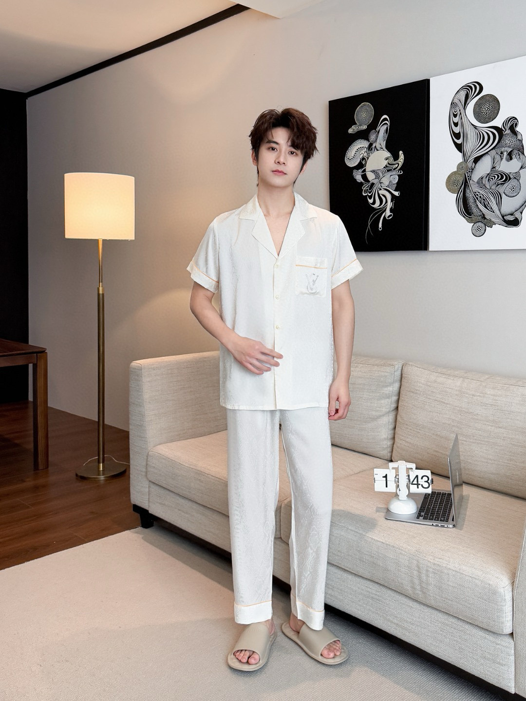 Short and long sleeve snake diamond v-male white