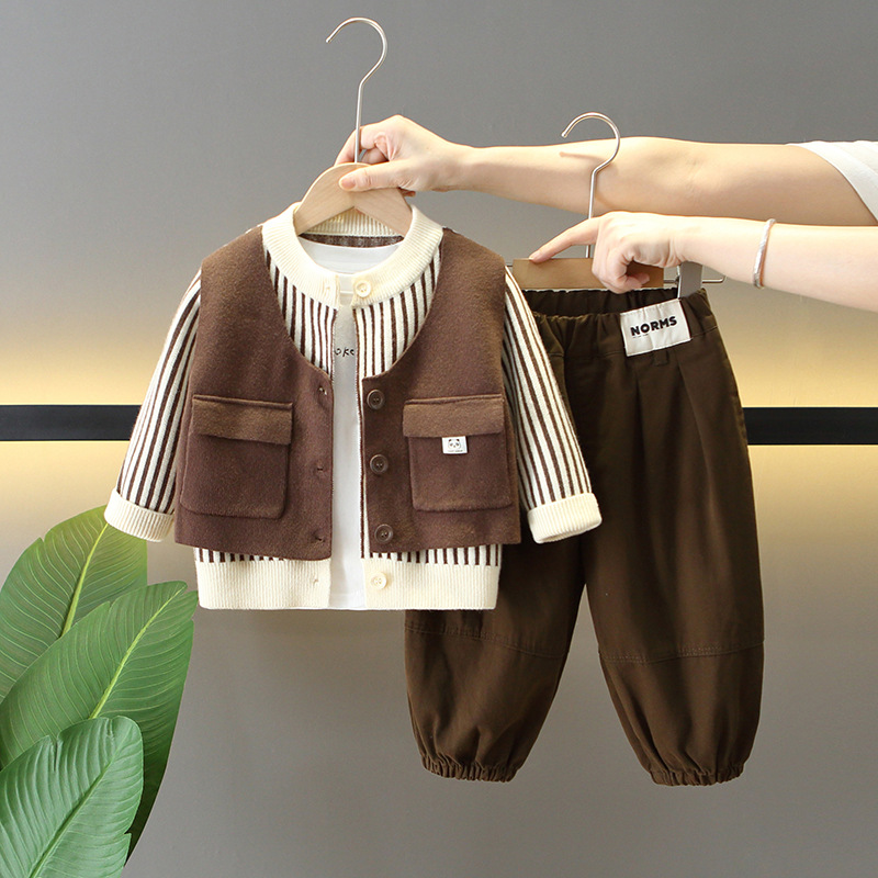 6151 Traje de primavera y otoño para niños 2025 nuevo estilo fresco y guapo bebé falso suéter de dos piezas para niños chaqueta de tres piezas marea