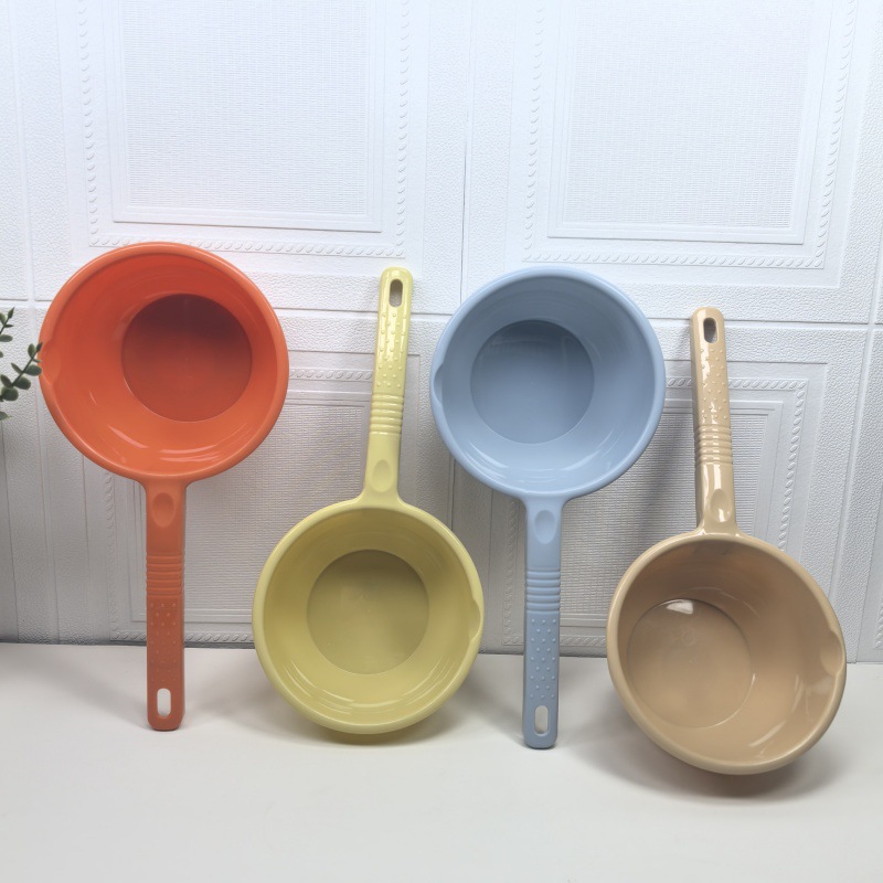 Cucharón de agua de plástico transparente, para cocina, baño de bebé y lavar arroz, venta al por mayor para tiendas de 2 euros.