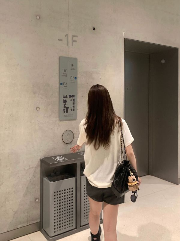 2024杏色日系レトロchi港味半袖上着半袖tシャツ女性夏デザイン小衆プリントゆるい|undefined