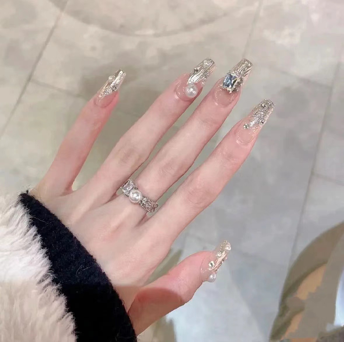 A manicure factory wearing a cool temperament can be wholesale white waterproof removable fake nails