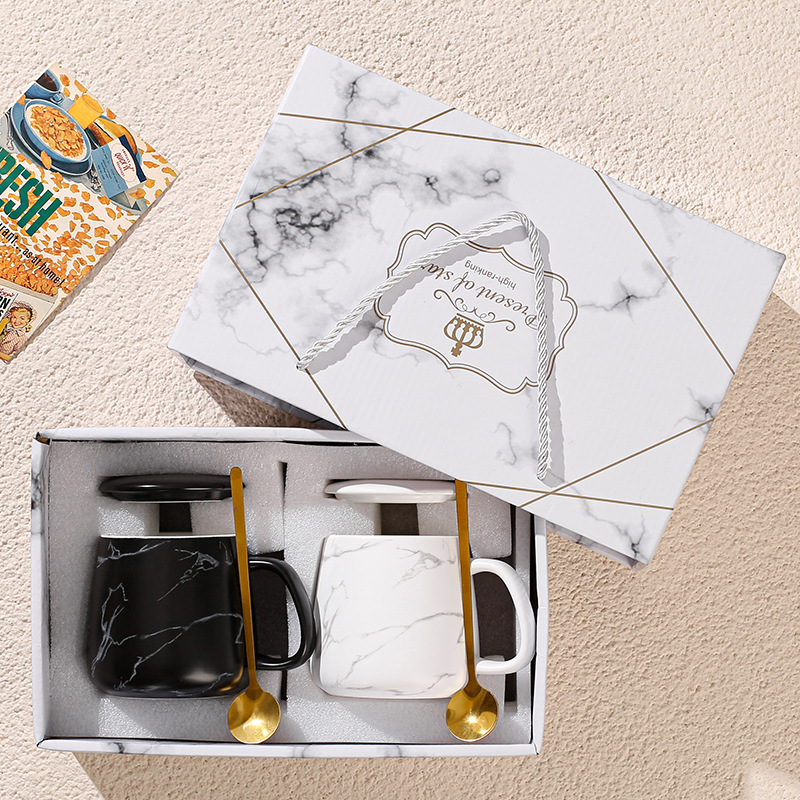 Taza de cerámica simple para casarse con un par de copas de marca logotipo personalizado para parejas en blanco y negro para copas caja de regalo de boda