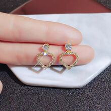 满钻爱心耳钉2025新款爆款复古小众个性耳环时尚气质适合圆脸耳饰