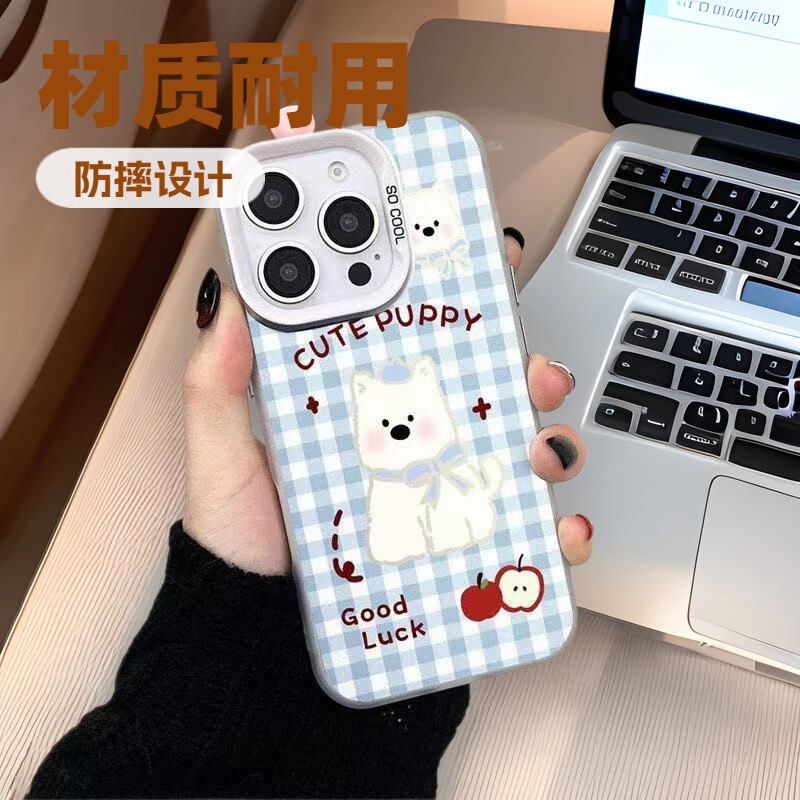 チェック柄の犬柄が可愛い、Apple 17 Pro Max用スマホケース。個性的で元気いっぱい。iPhone 16/15/14/13対応。欧米風。|undefined