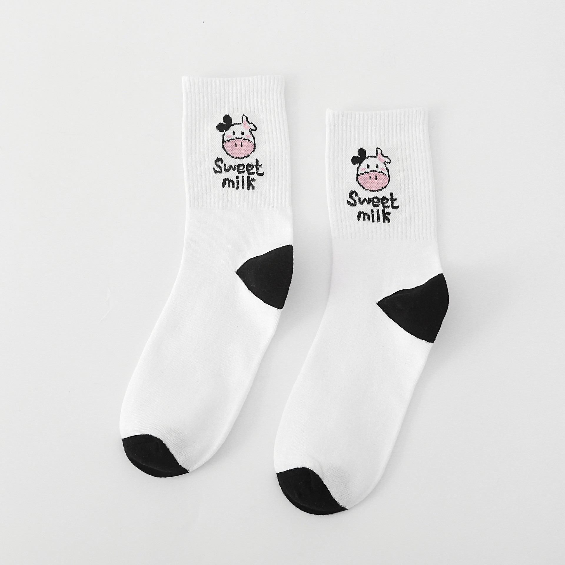 Four Seasons Nuevo tubo de tubo medio, vacas con manchas, calcetines de moda ins, absorbentes de sudor, lindos calcetines de mujer a rayas de color sólido japonés, al por mayor