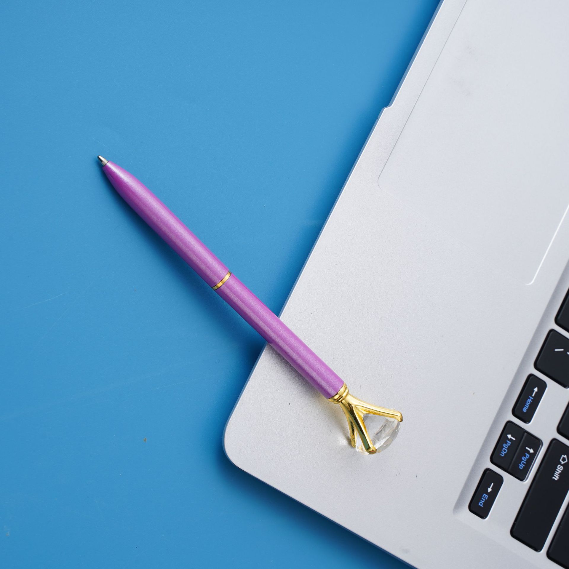 Fábrica al por mayor multicolor en stock bolígrafo de diamantes ins estilo Oficina pluma de metal Logotipo de impresión