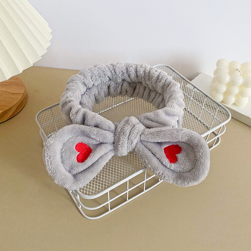 Celebridad en línea estilo coreano bordado pequeño corazón arco banda para el cabello deportes de las mujeres yoga pañuelo cara lavado banda para el cabello accesorios para el cabello al por mayor