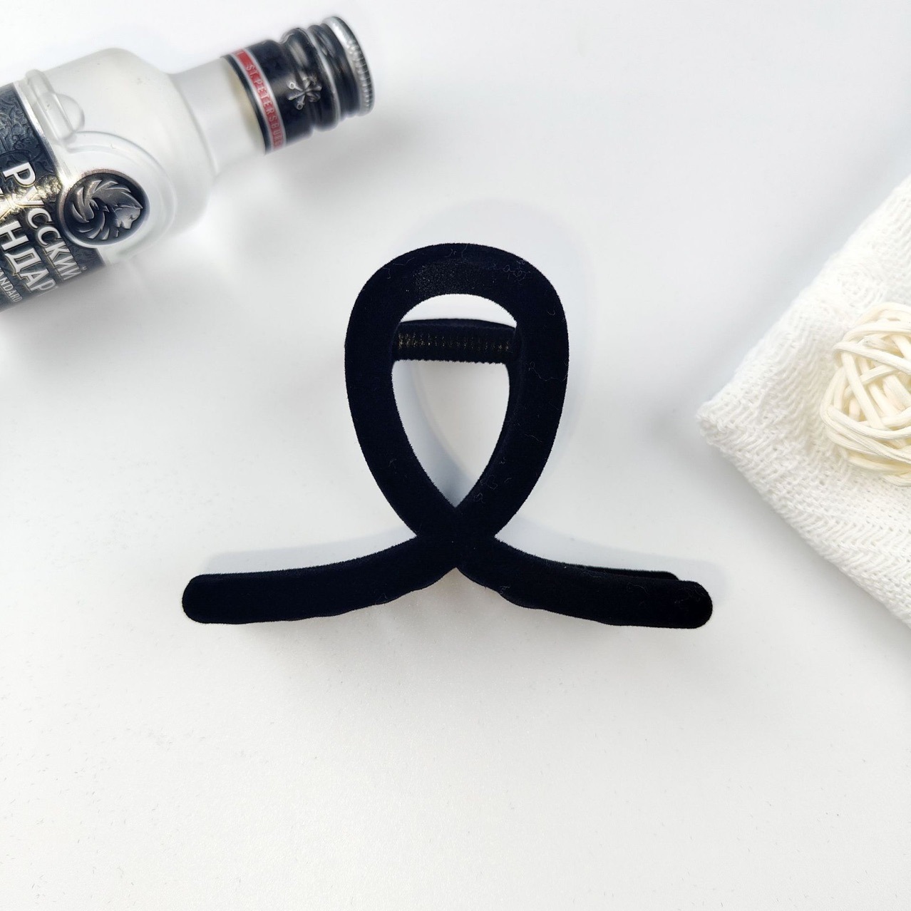 Pinza de pelo elegante negra flocada para mujer accesorio moda_voghion.com