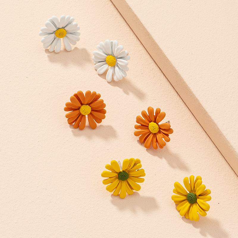 New Simple Fashion Daisy Earrings display picture 7