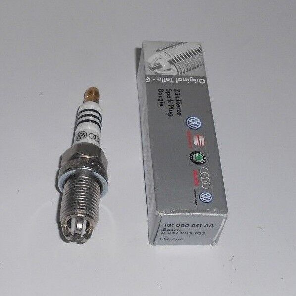 Suitable for Volkswagen Golf 4 spark plug 101000051AA F7LTCR/ 0241235752-000